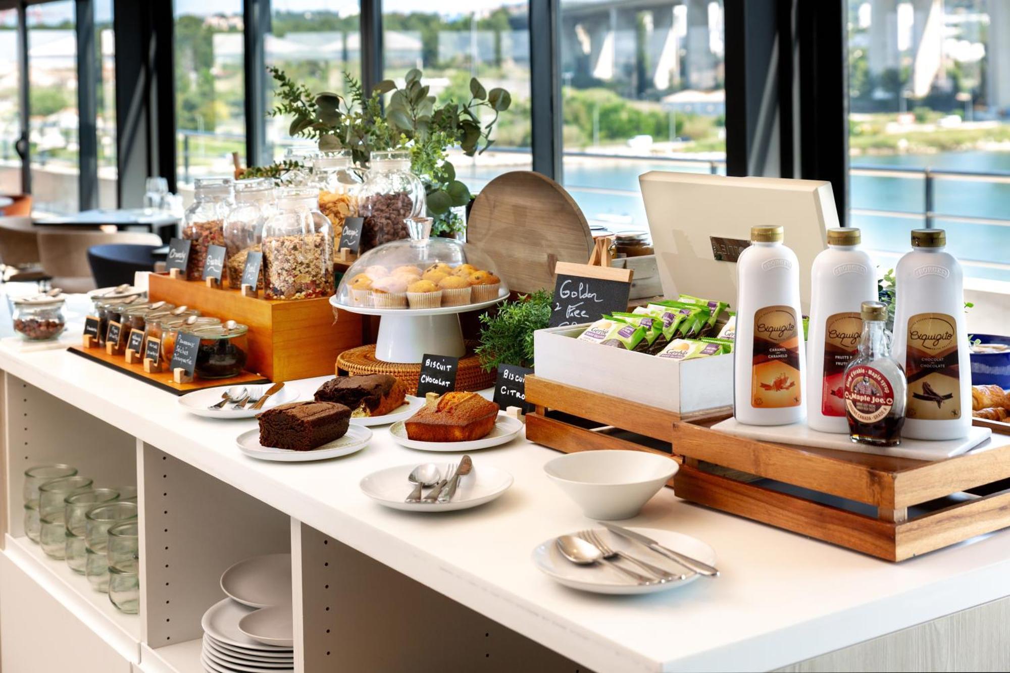 Golden Tulip Hotel & Rooftop Martigues Provence 外观 照片