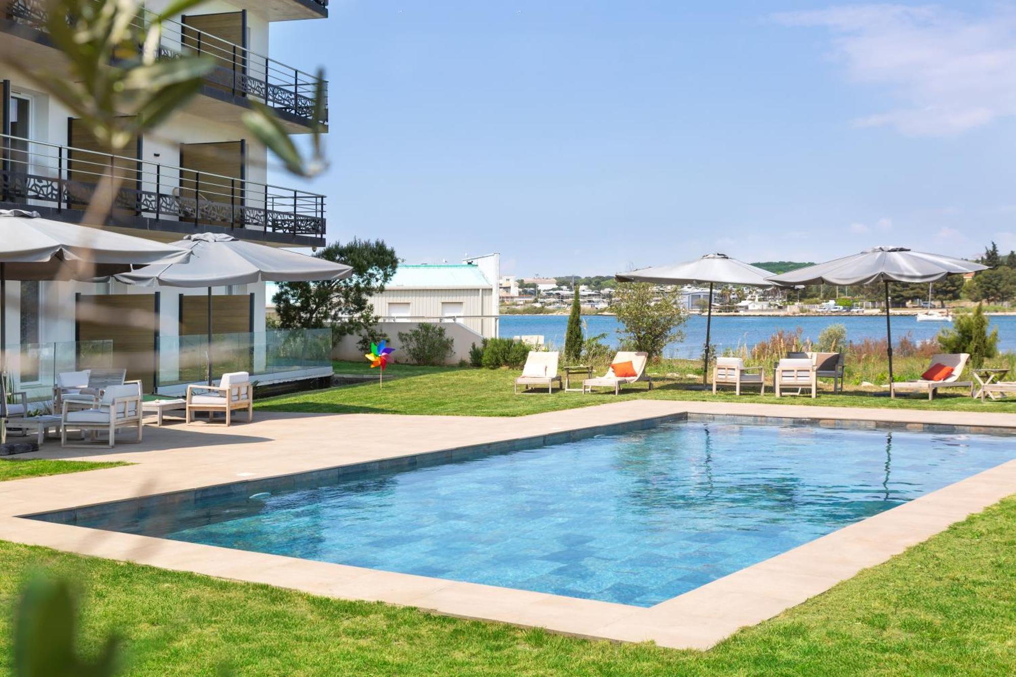Golden Tulip Hotel & Rooftop Martigues Provence 外观 照片